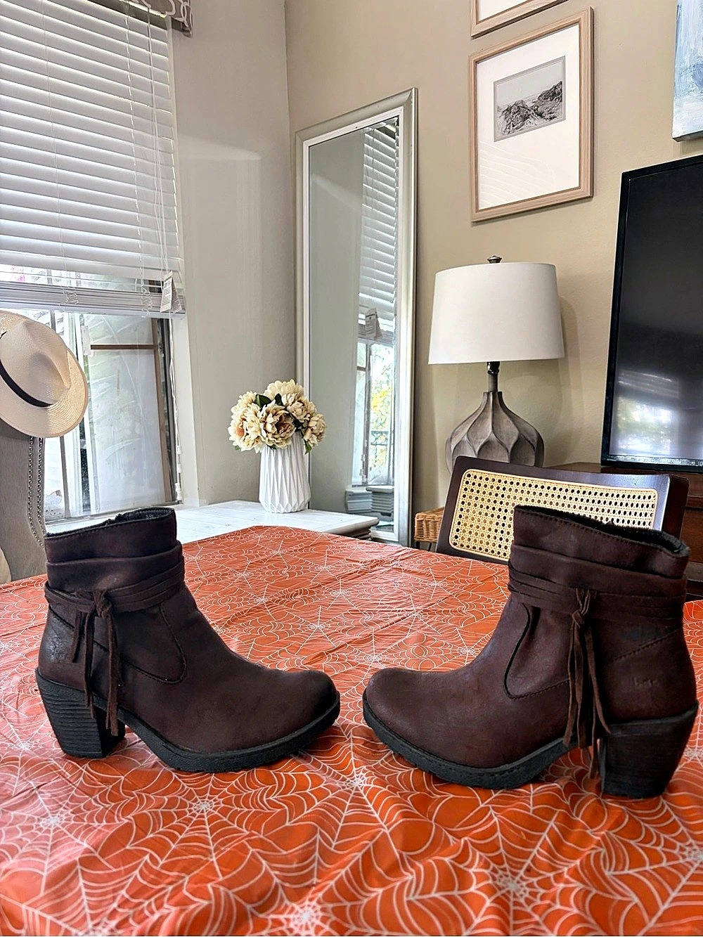 b.o.c. Born concepts, brown ankle boot with tassel size 8.5.